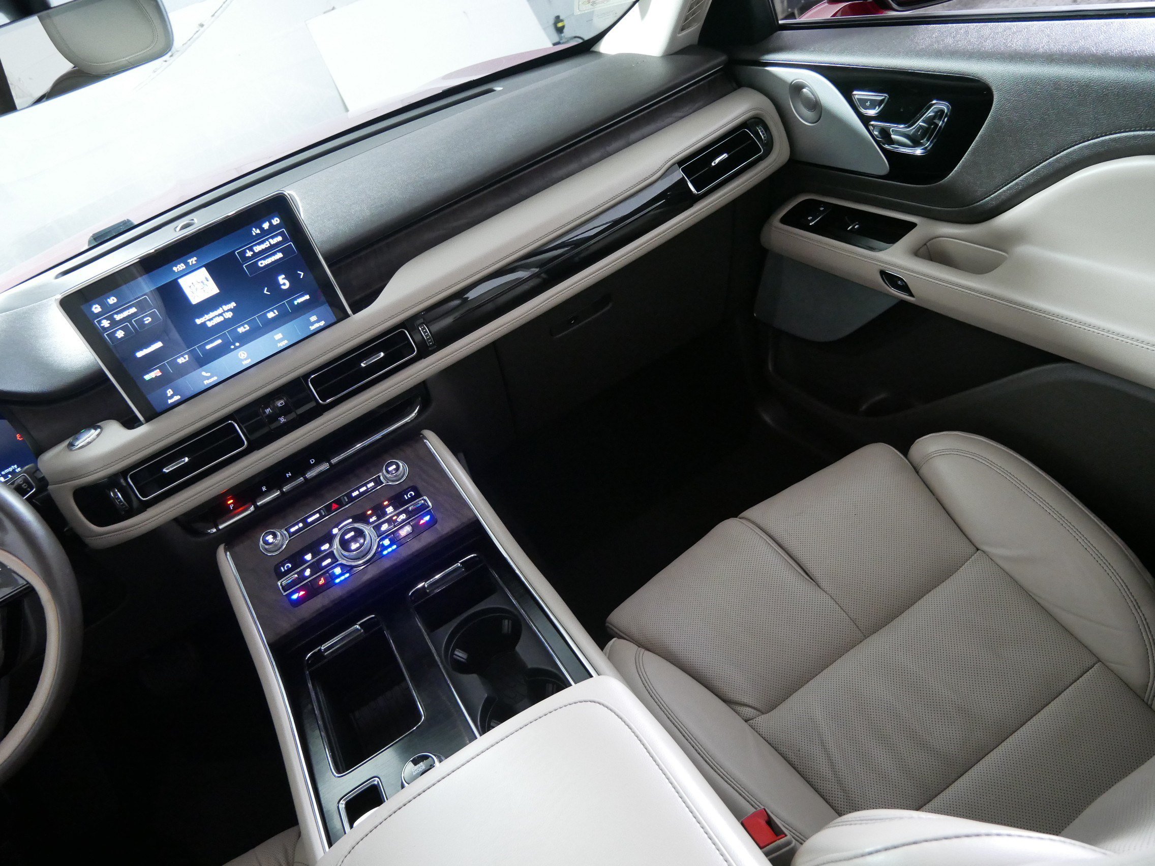 Used 2020 Lincoln Aviator Reserve w/ Equipment Group 202A AWD/4WD image 11