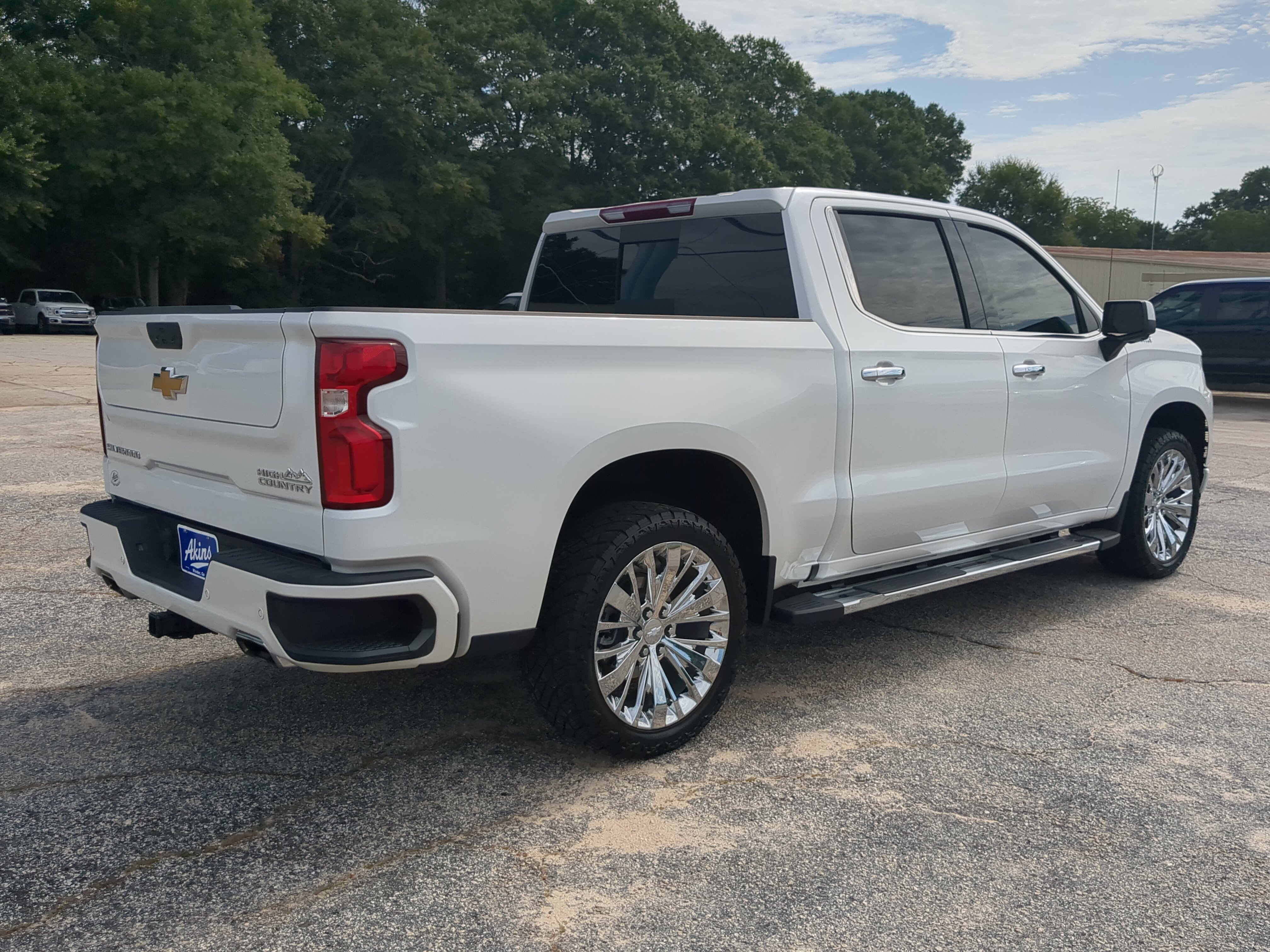 Used 2021 Chevrolet Silverado 1500 High Country w/ Safety Package II AWD/4WD image 3