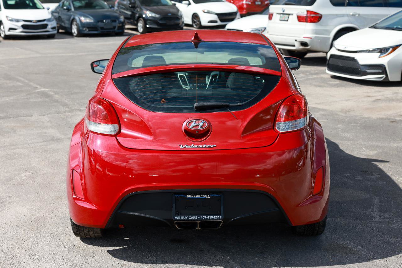 Used 2016 Hyundai Veloster FWD image 9