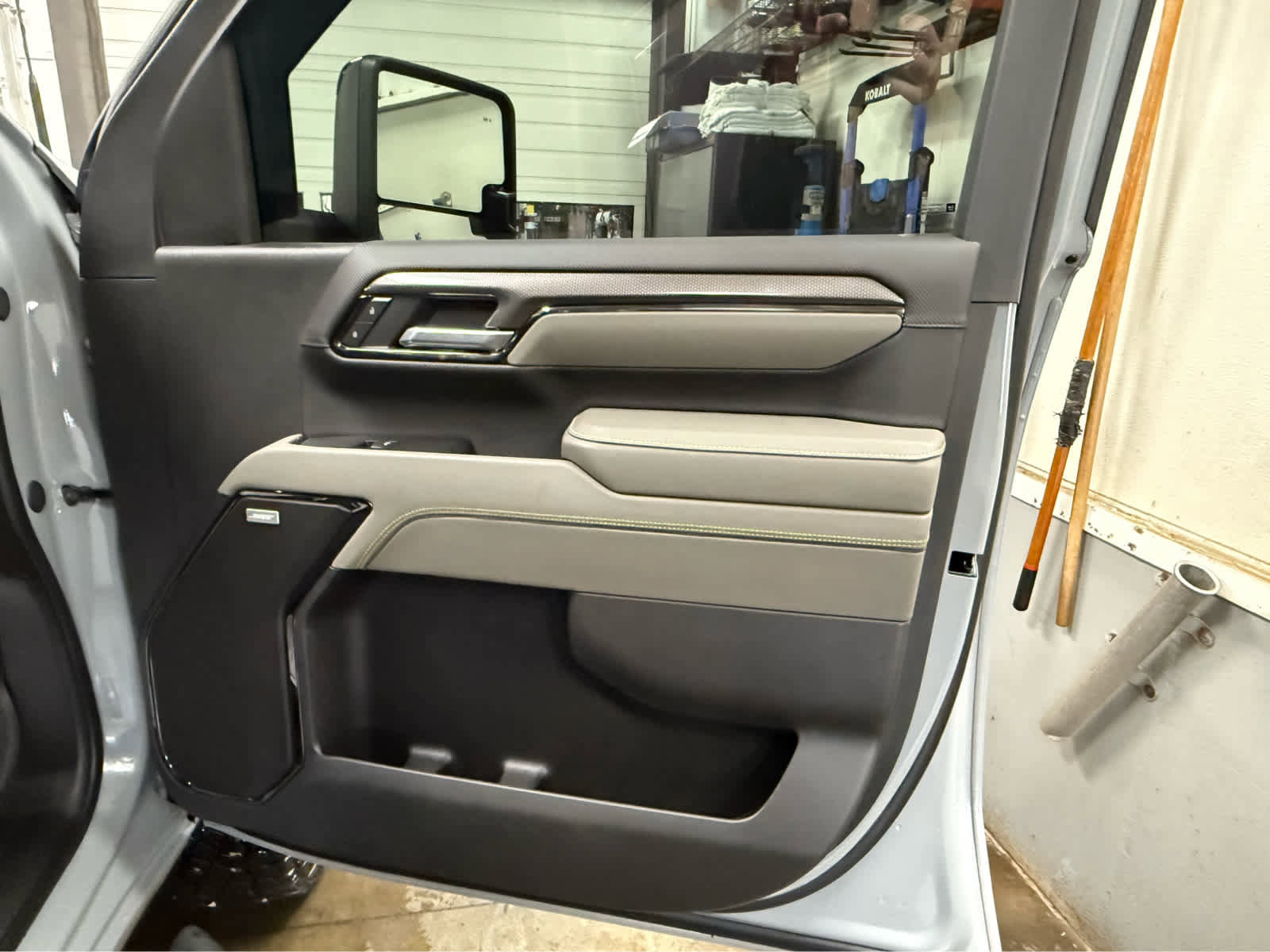 Used 2025 Chevrolet Silverado 2500 ZR2 w/ Technology Package image 29