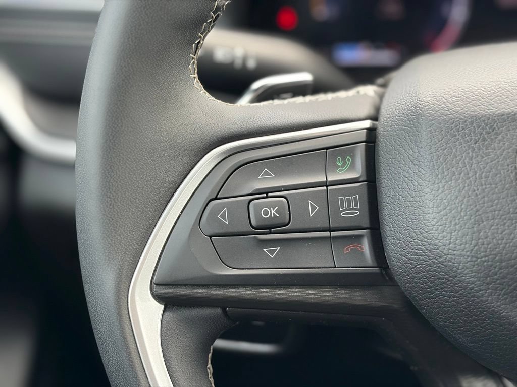 Used 2023 Jeep Grand Cherokee Altitude AWD/4WD image 25