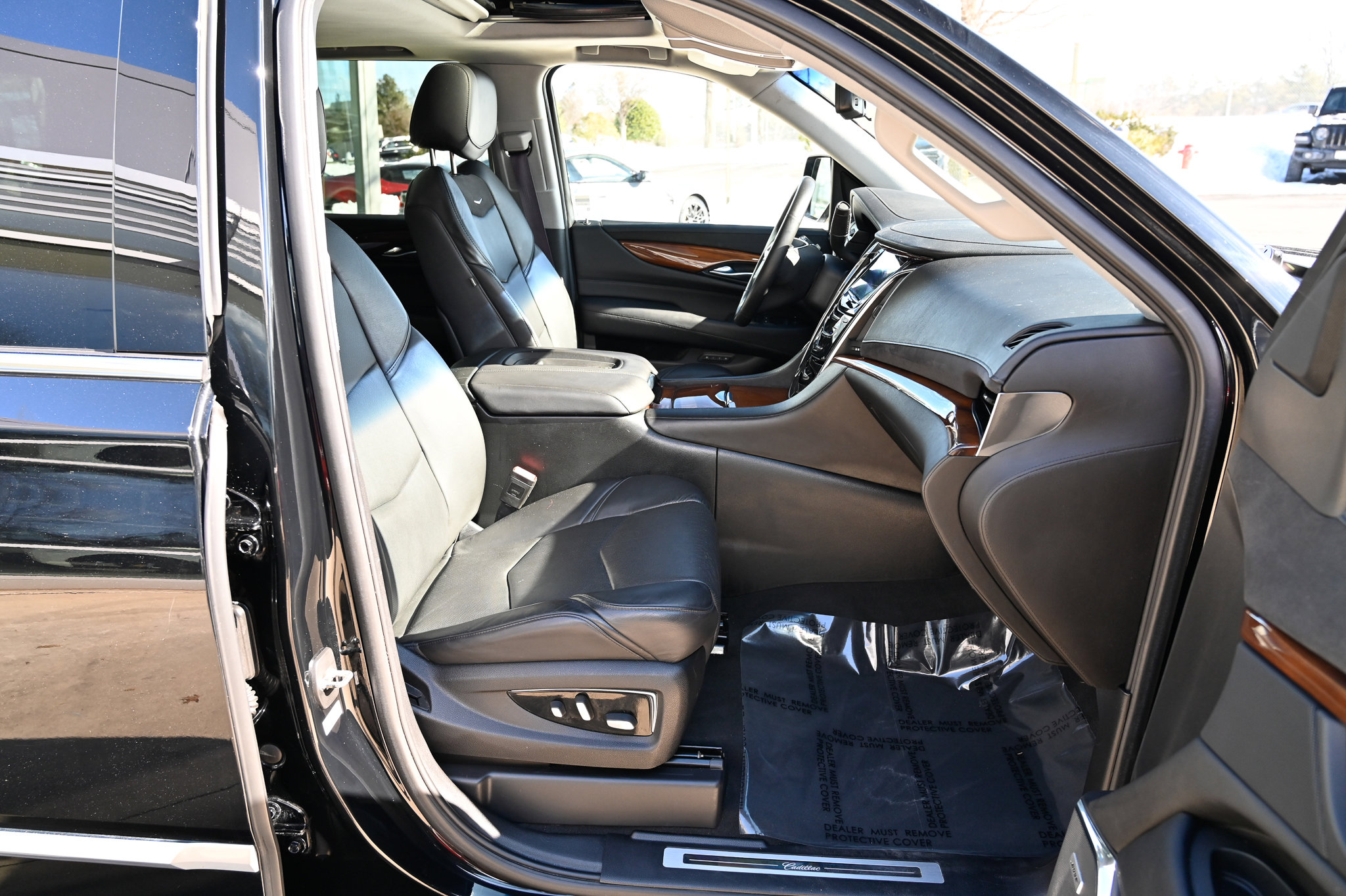 Used 2017 Cadillac Escalade ESV Luxury image 57