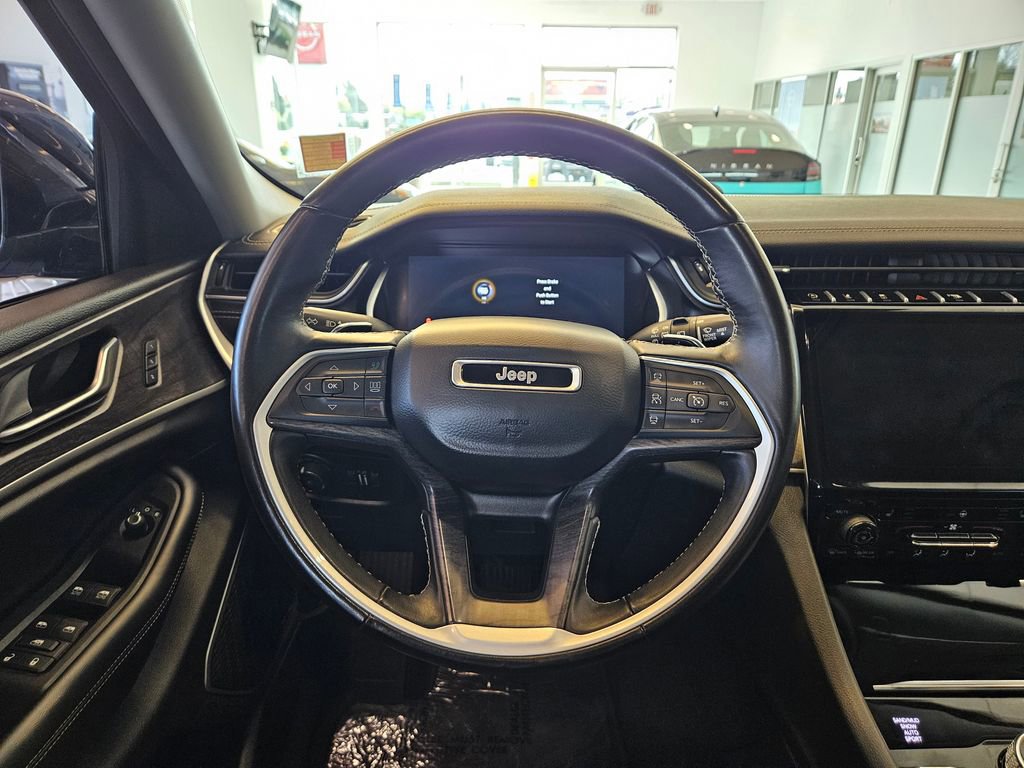 Used 2022 Jeep Grand Cherokee L Limited image 17