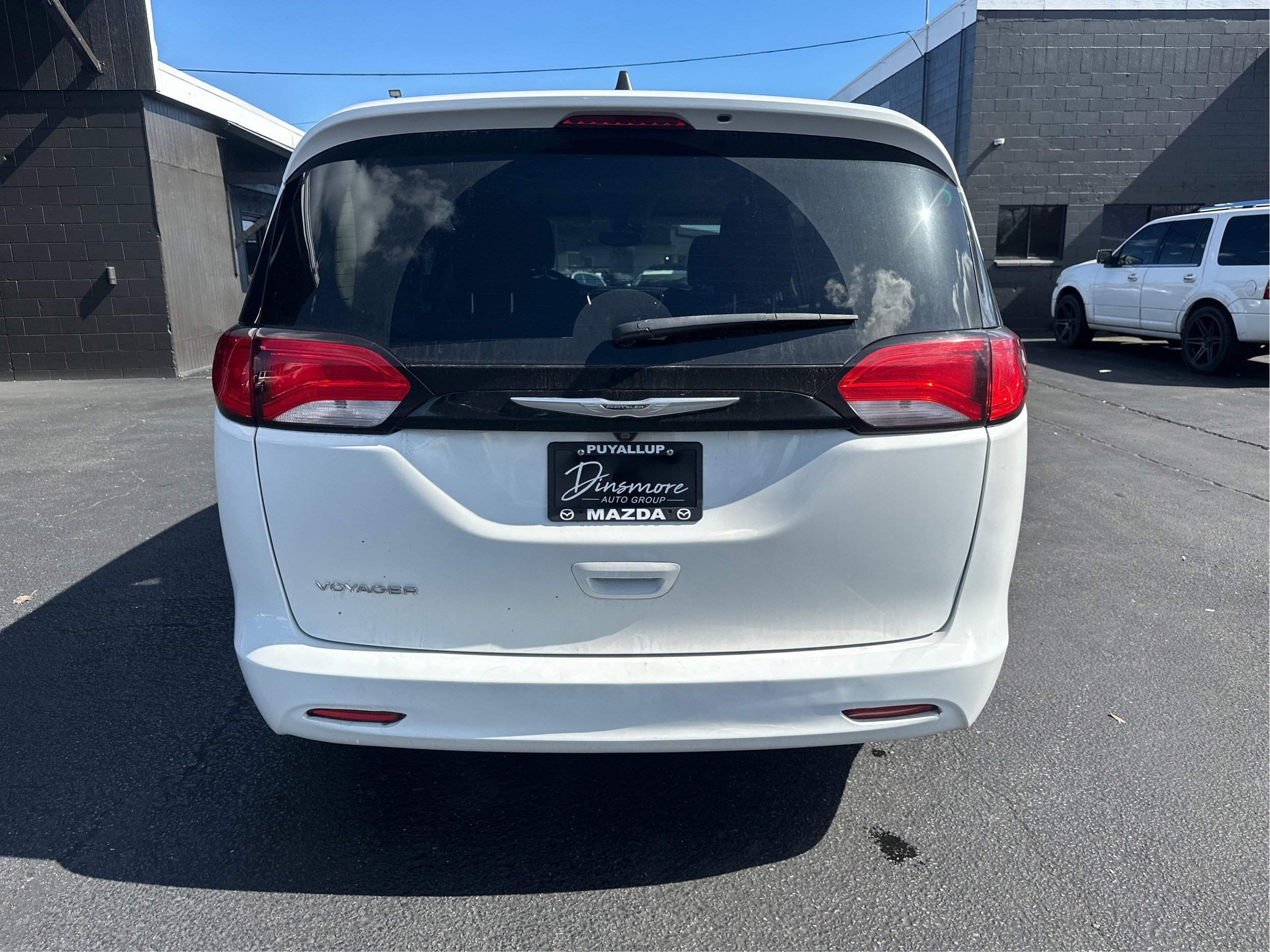 Used 2023 Chrysler Voyager LX image 11