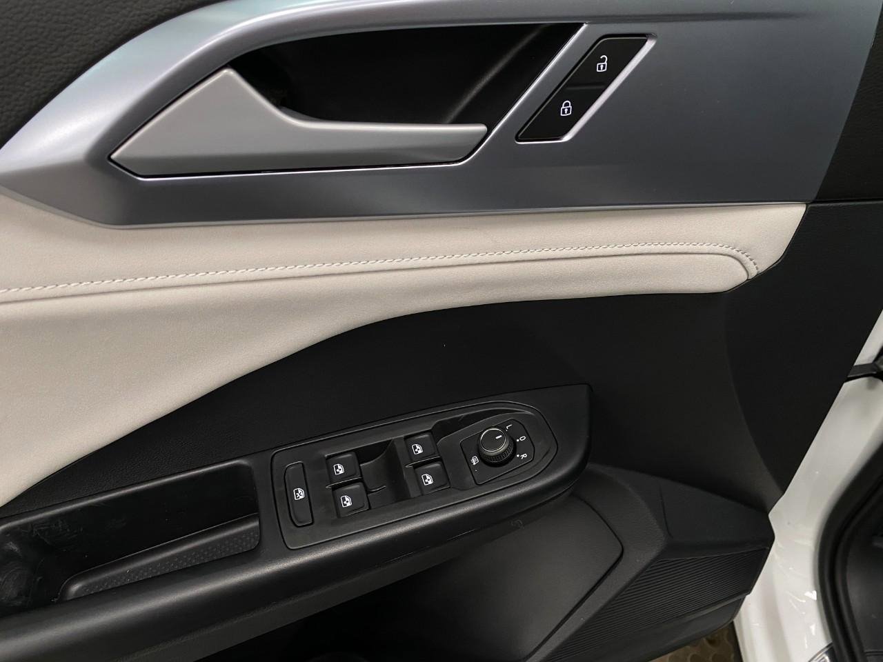 New 2026 Volkswagen Taos SE image 28