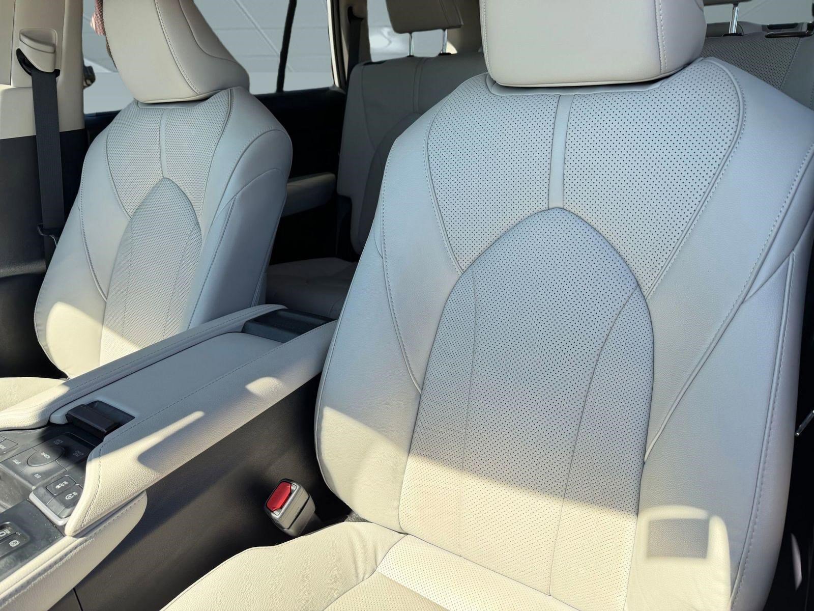 Used 2025 Toyota Grand Highlander Limited image 25