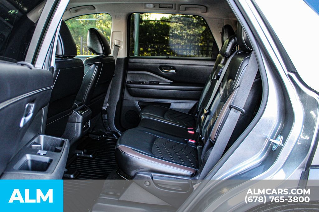 Used 2022 Nissan Pathfinder Platinum w/ Cargo Package image 17