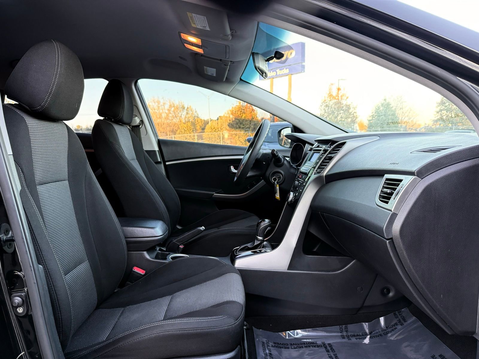 Used 2017 Hyundai Elantra GT image 24