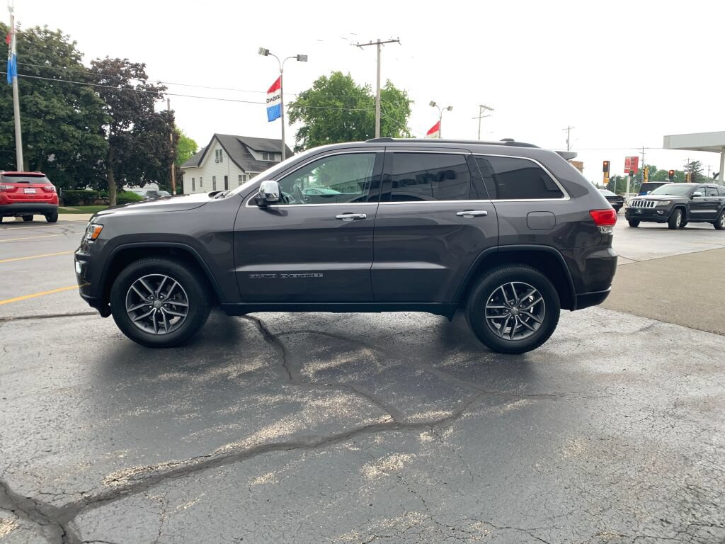 Used 2017 Jeep Grand Cherokee Limited w/ Trailer Tow Group IV AWD/4WD image 4