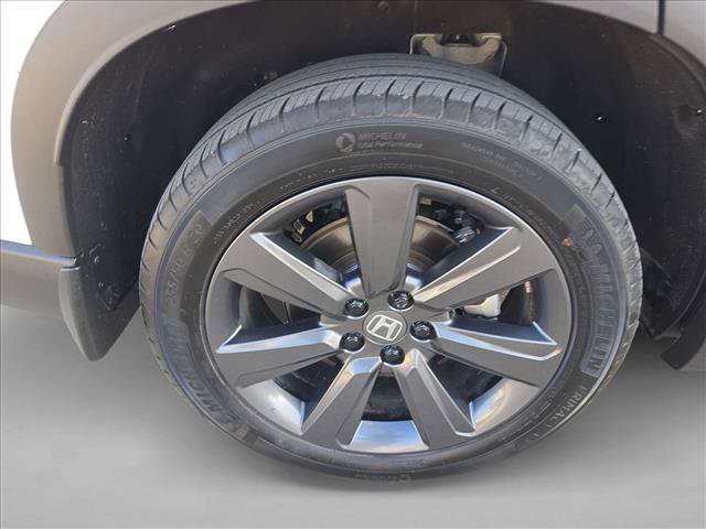 Used 2025 Honda Pilot Sport image 23