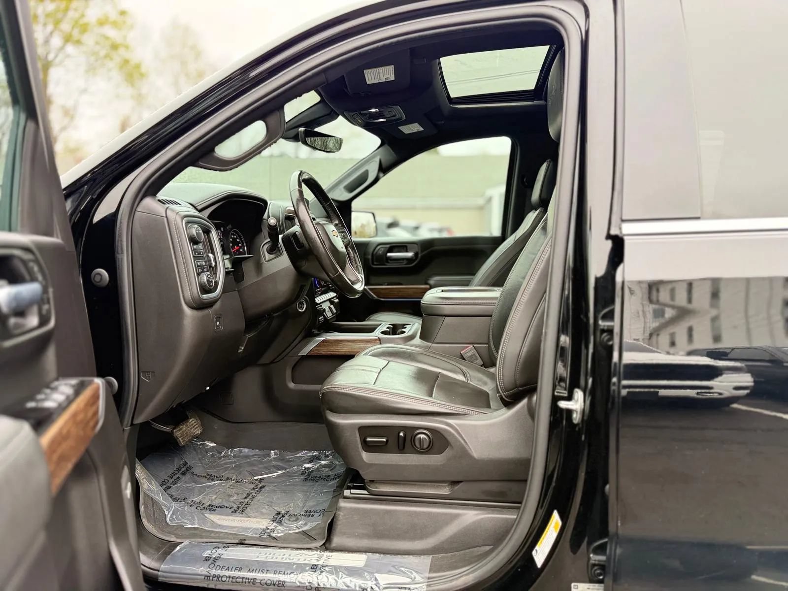 Used 2020 Chevrolet Silverado 1500 High Country w/ Technology Package AWD/4WD image 10