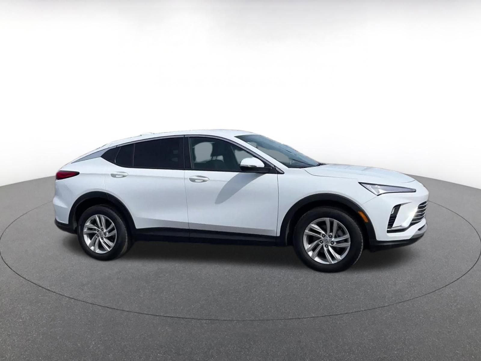 Used 2025 Buick Envista Preferred image 2