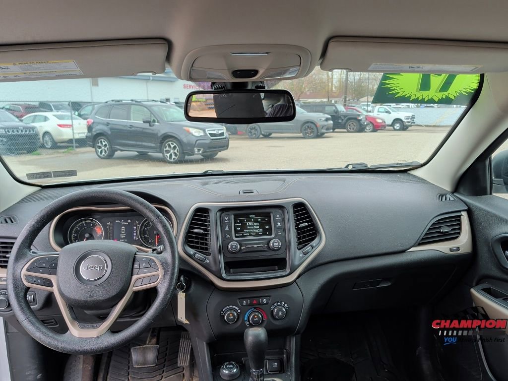 Used 2017 Jeep Cherokee Sport image 21