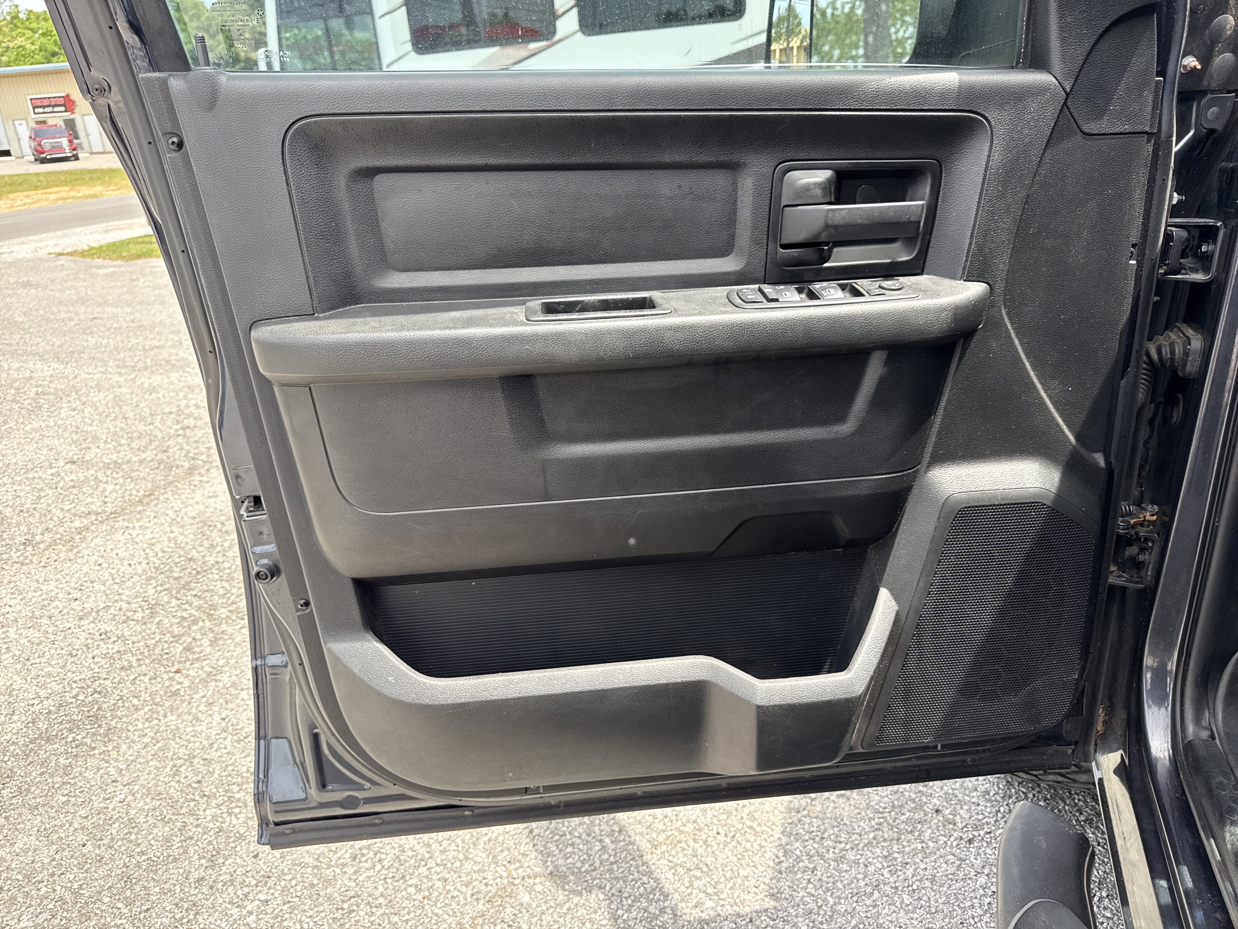 Used 2014 RAM 1500 Express RWD image 26