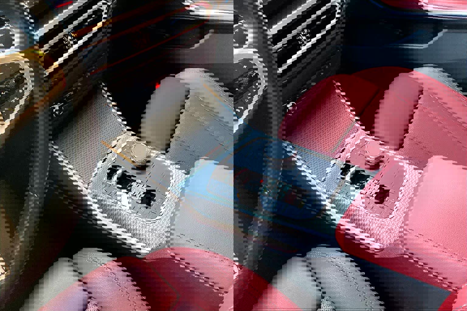 Used 2023 BMW 330i Sedan w/ M Sport Package image 16