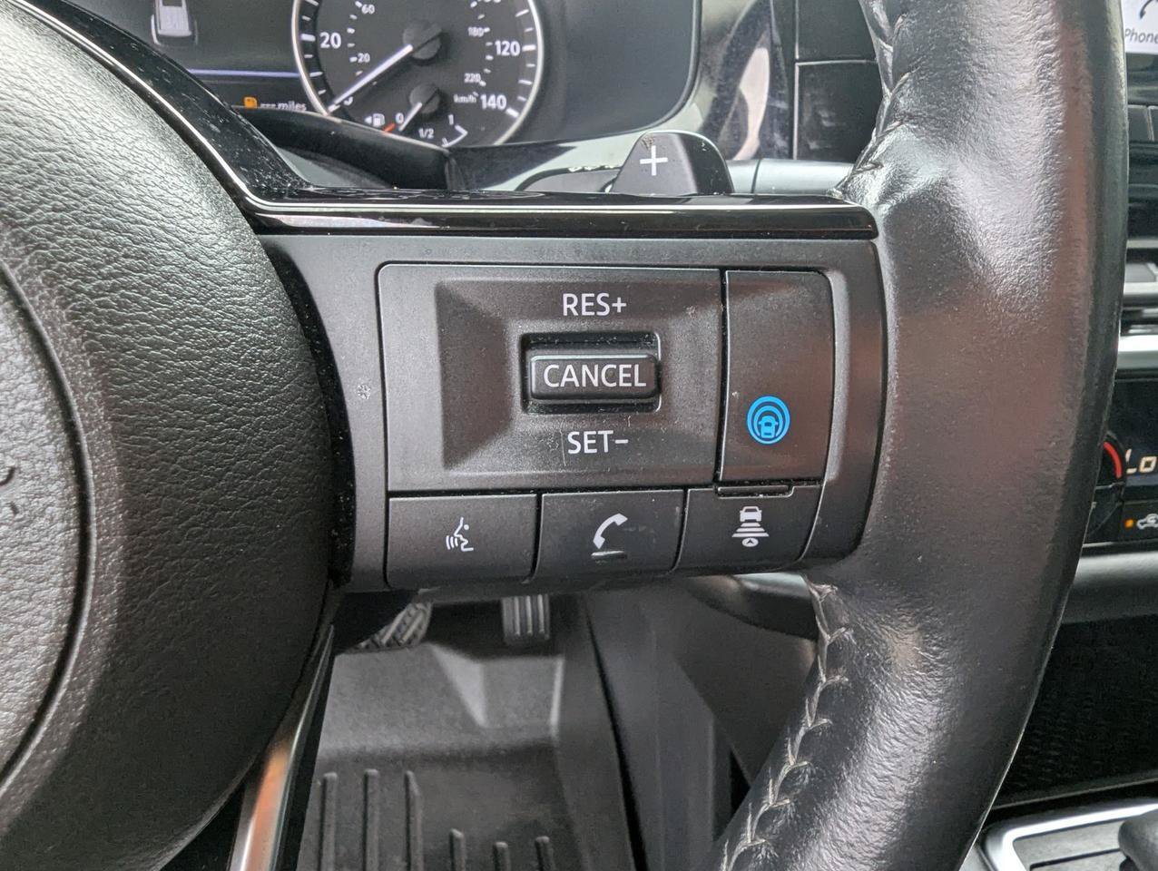 Used 2022 Nissan Pathfinder SL AWD/4WD image 15