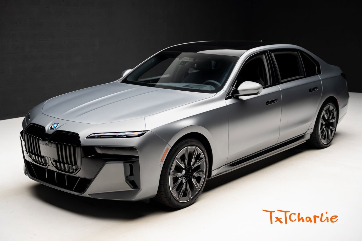 Used 2023 BMW i7 xDrive60 w/ Executive Package 2