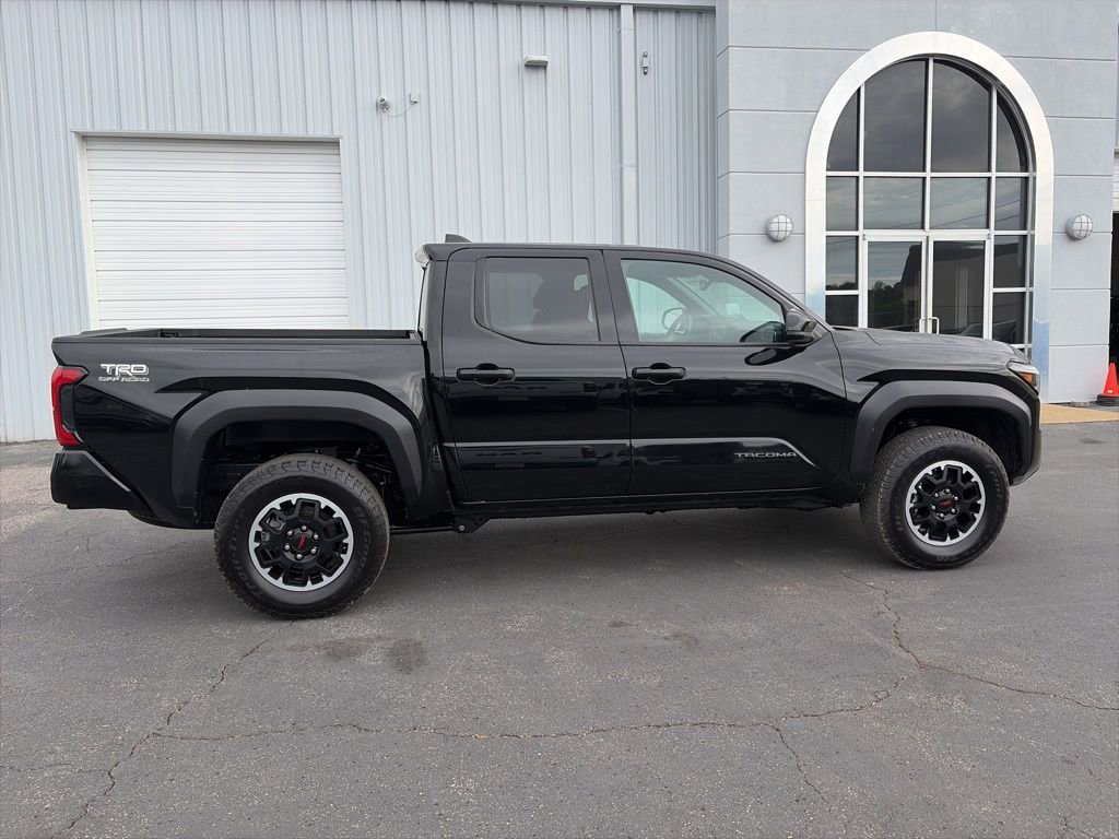 Used 2025 Toyota Tacoma TRD Off-Road image 8