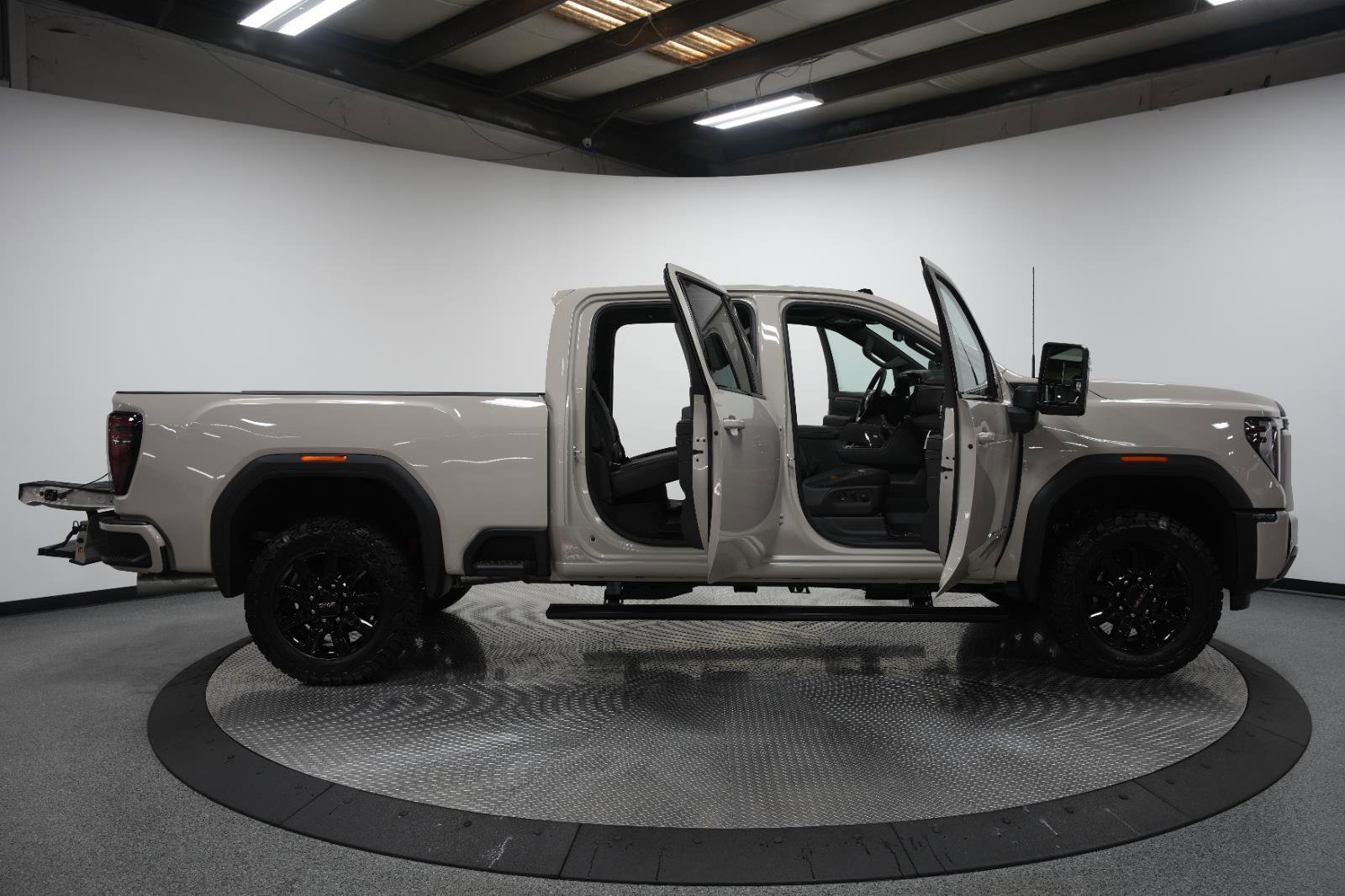 New 2026 GMC Sierra 2500 AT4 w/ AT4 Premium Plus Package AWD/4WD image 13