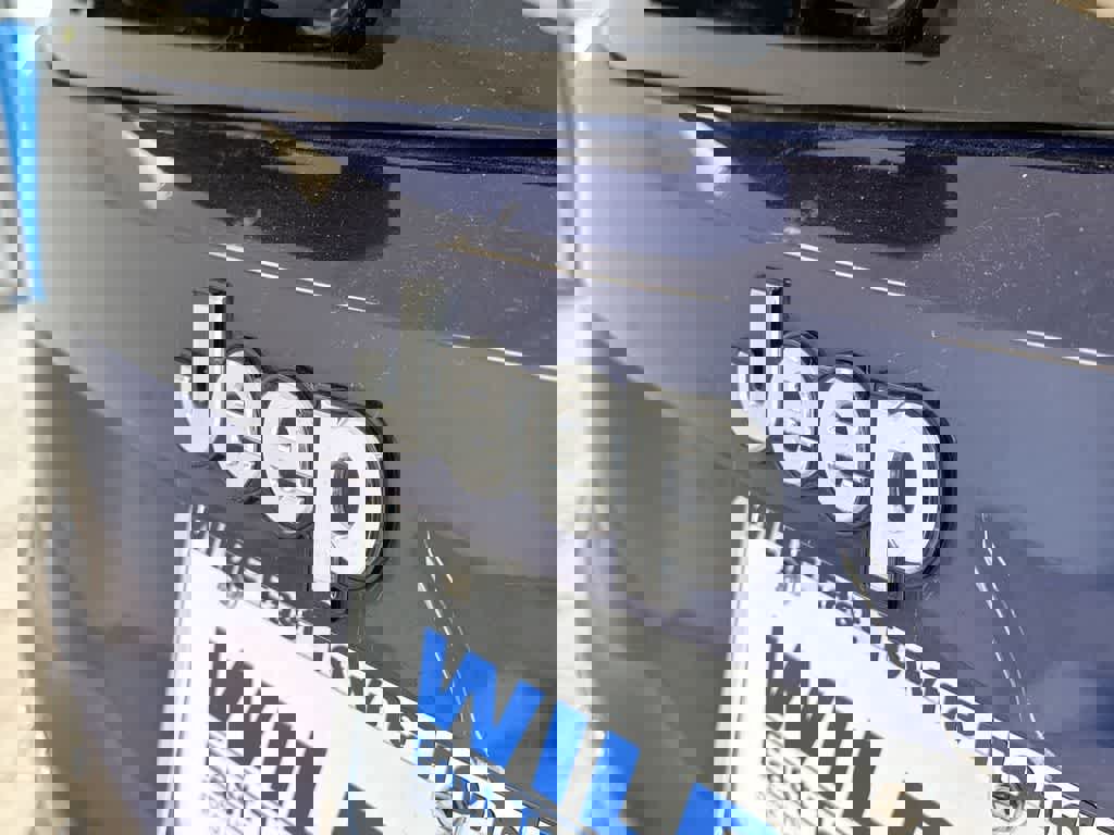 Used 2016 Jeep Renegade Latitude w/ Popular Equipment Group image 12