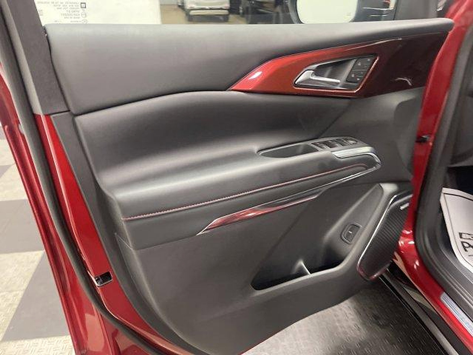 New 2026 Chevrolet Traverse RS w/ LPO, Floor Liner Package FWD image 8