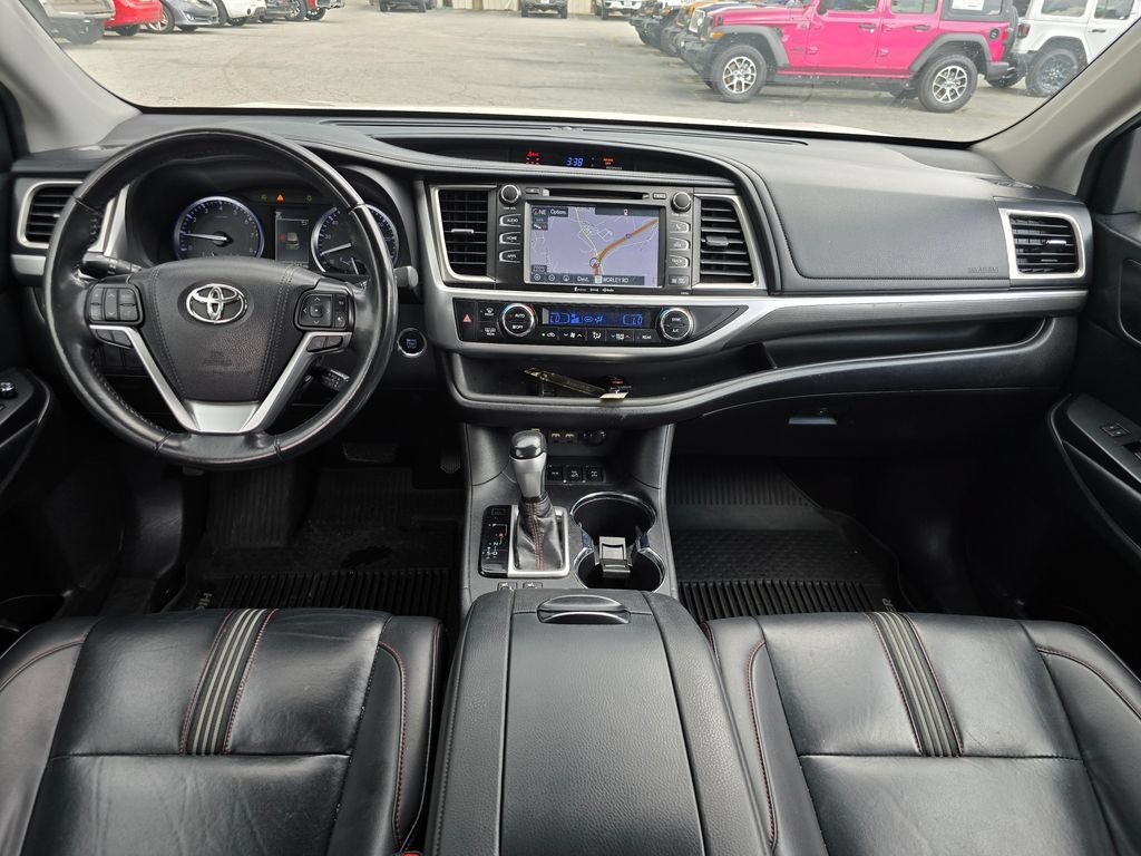 Used 2019 Toyota Highlander SE AWD/4WD image 5