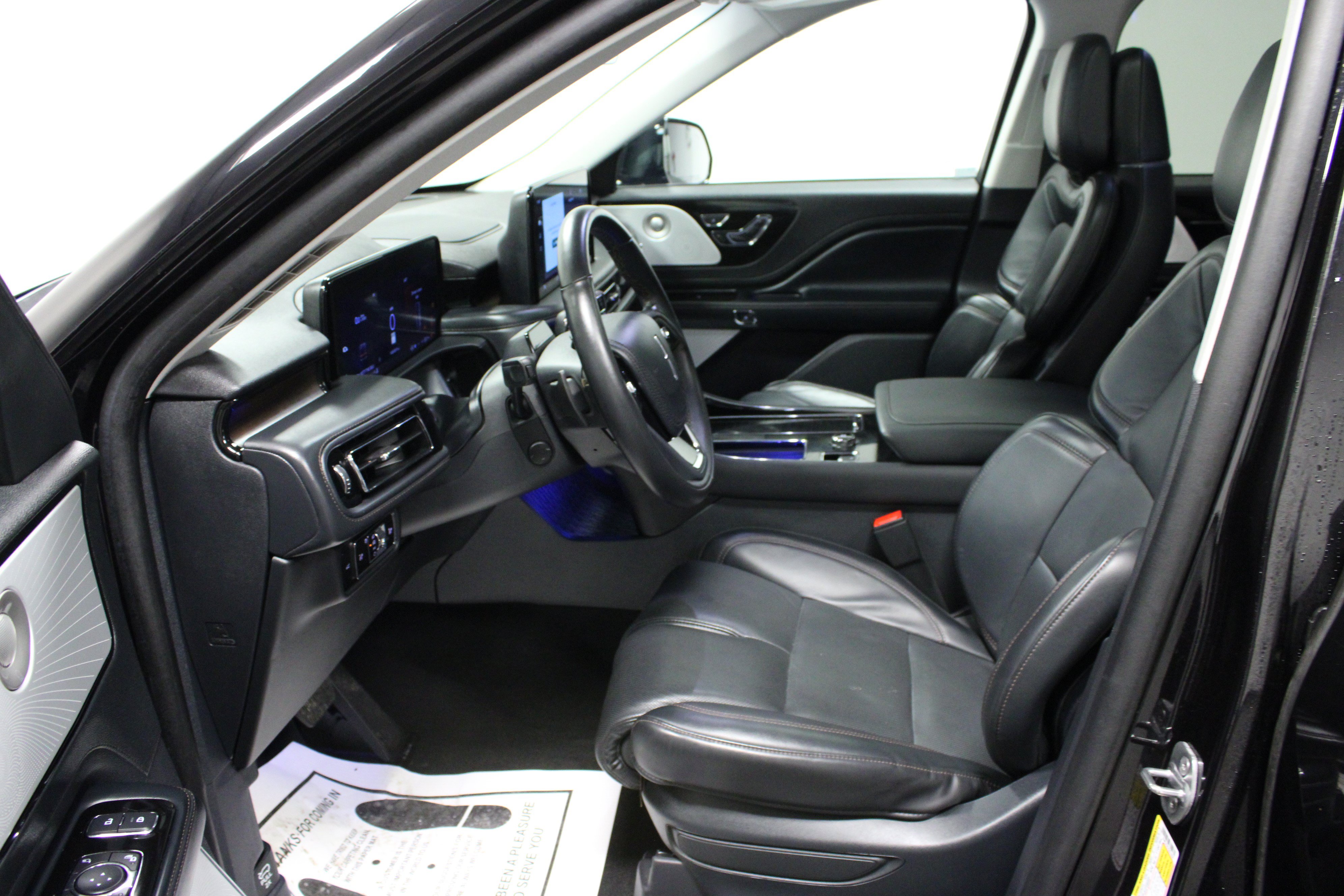 Used 2025 Lincoln Aviator Reserve w/ Equipment Group 201A AWD/4WD image 15