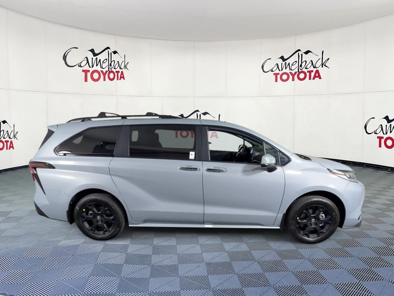 New 2026 Toyota Sienna XLE Woodland Edition AWD/4WD image 4