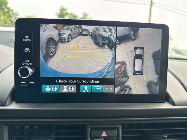 Used 2025 Honda Pilot TrailSport image 27