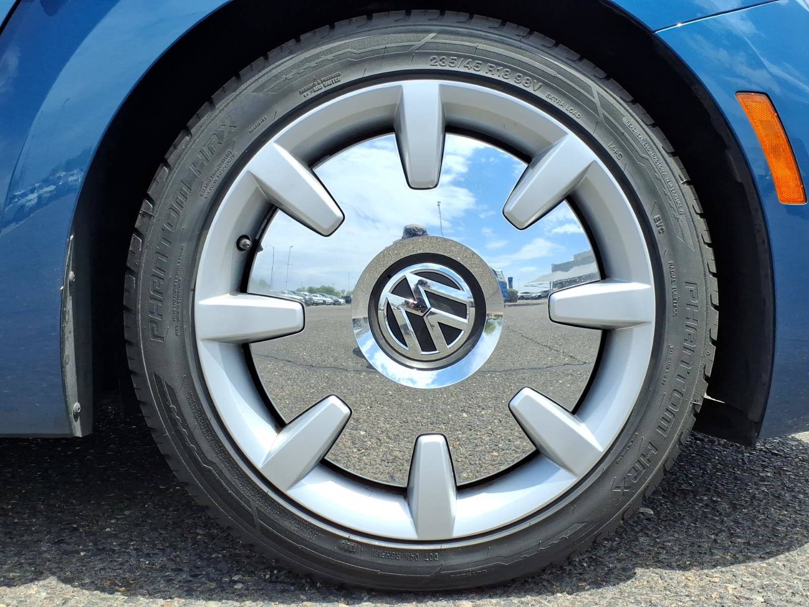 Used 2019 Volkswagen Beetle 2.0T SE w/ SE Premium Package FWD image 11