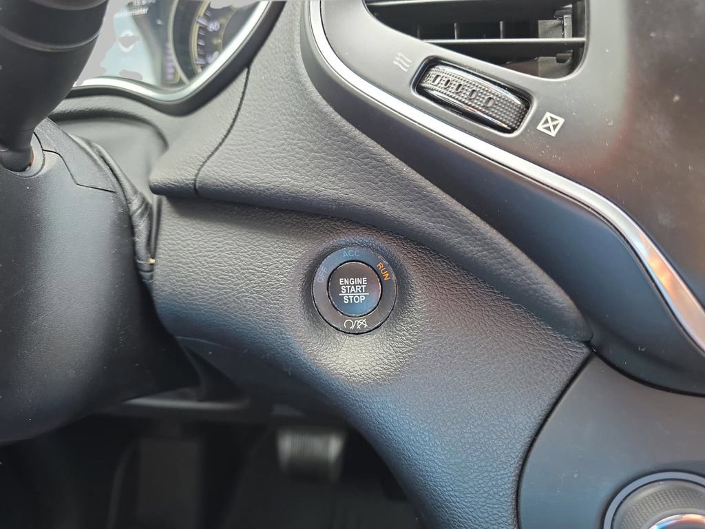 Used 2021 Jeep Cherokee Latitude Plus FWD image 20