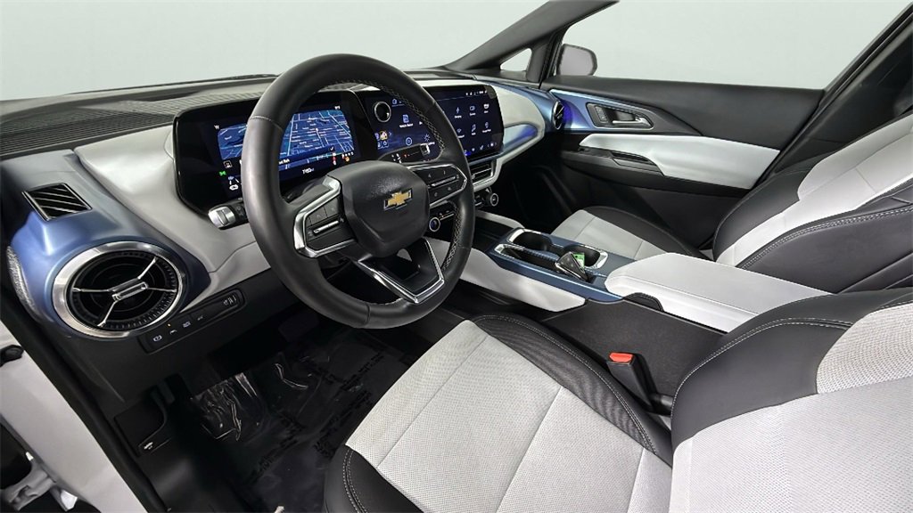 Used 2025 Chevrolet Equinox EV LT image 18