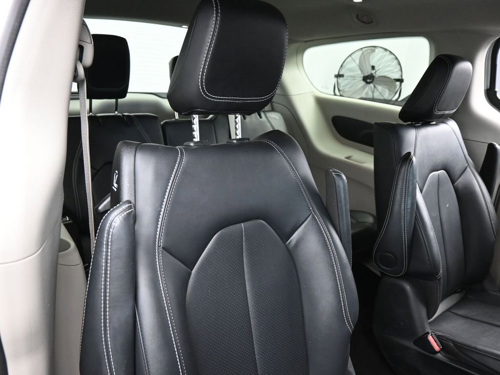 Used 2024 Chrysler Pacifica Select image 35