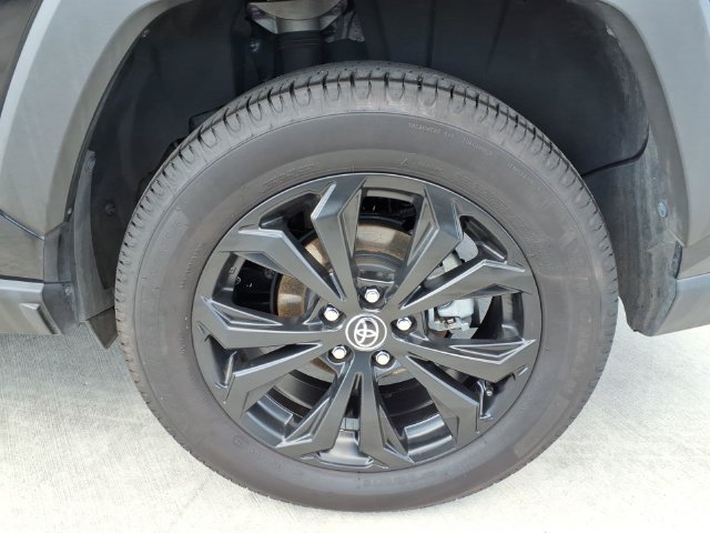 Used 2022 Toyota RAV4 XLE Premium AWD/4WD image 24