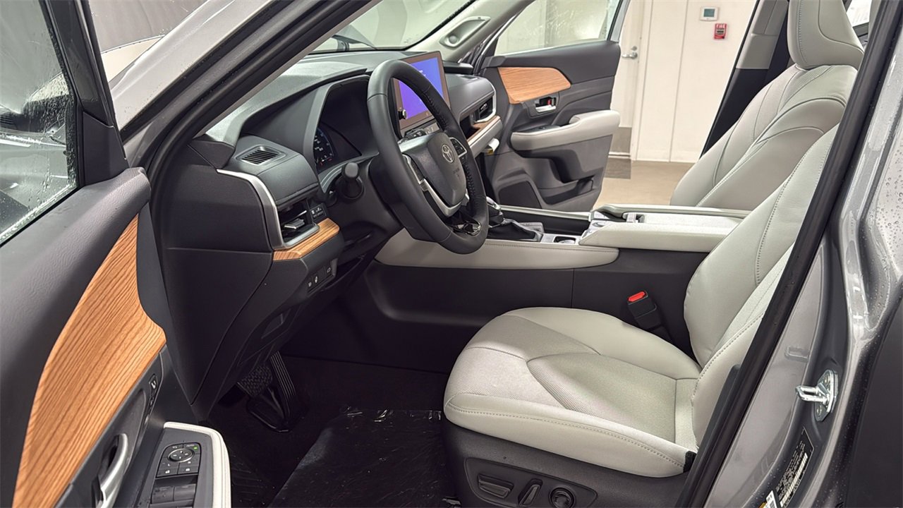 New 2026 Toyota Grand Highlander Limited image 12