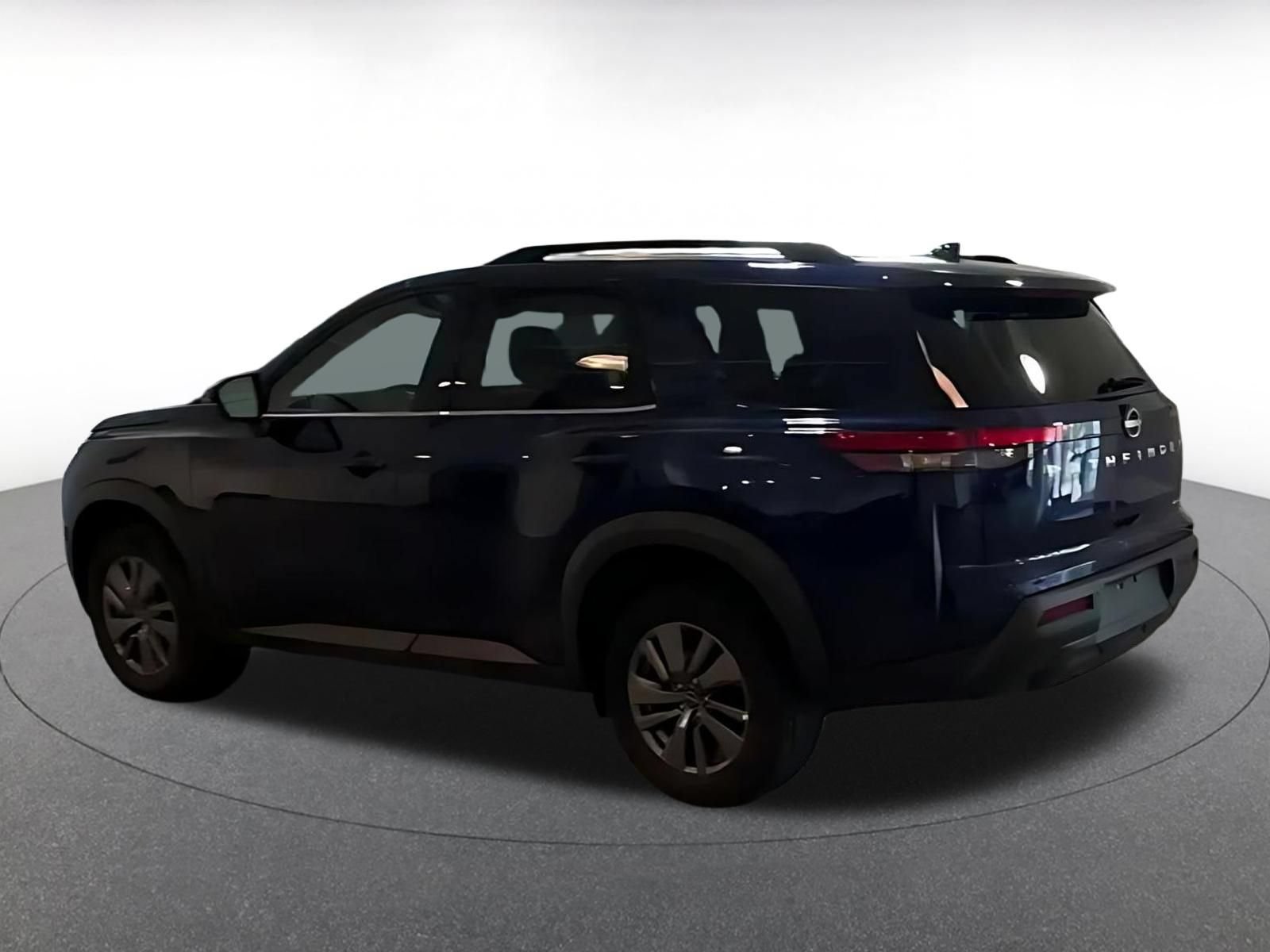 Used 2025 Nissan Pathfinder SV AWD/4WD image 9