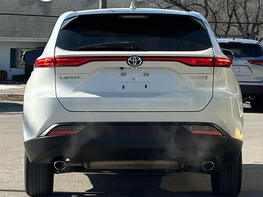 Used 2022 Toyota Venza XLE image 9
