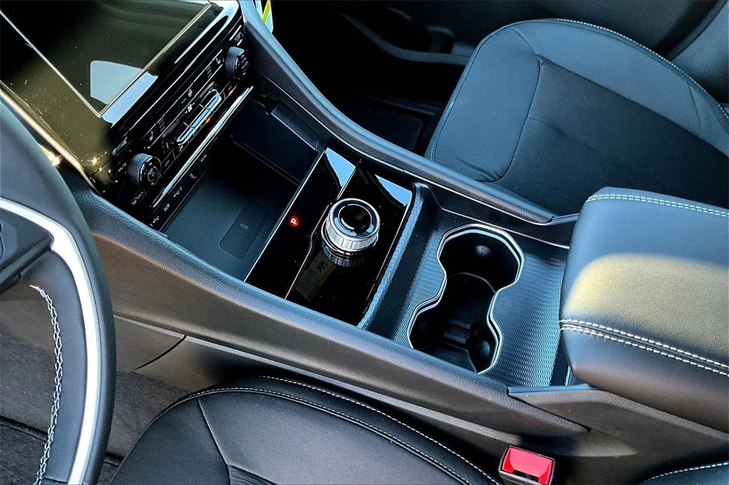 New 2025 Jeep Grand Cherokee Laredo w/ Luxury Tech Group I image 8