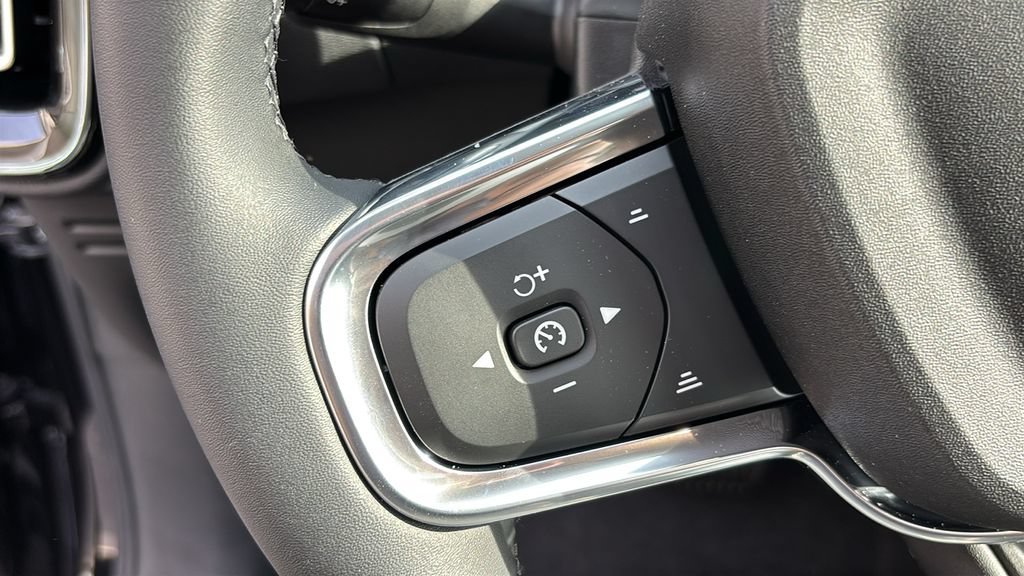 New 2026 Volvo XC40 B5 Core w/ Climate Package AWD/4WD image 16