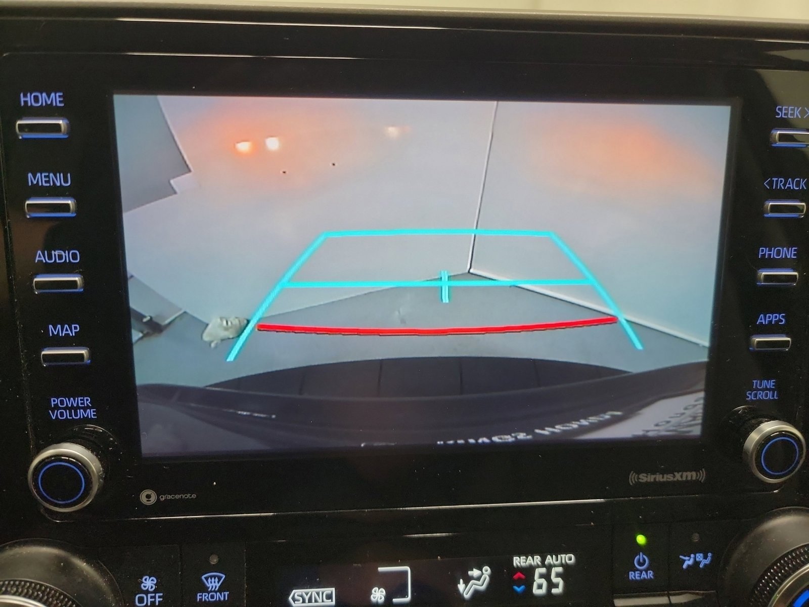 Used 2022 Toyota Highlander L image 25