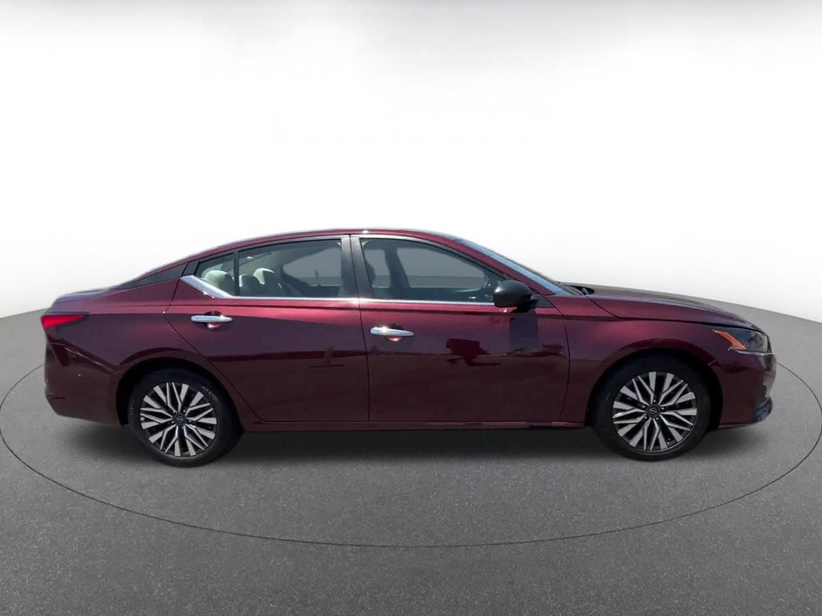 Used 2025 Nissan Altima 2.5 SV FWD image 16