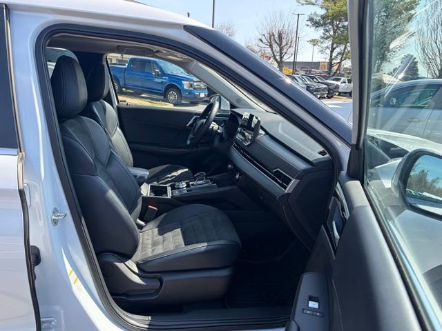 Used 2024 Mitsubishi Outlander SE image 28