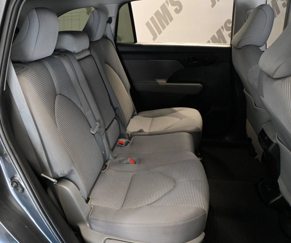 Used 2020 Toyota Highlander L FWD image 17