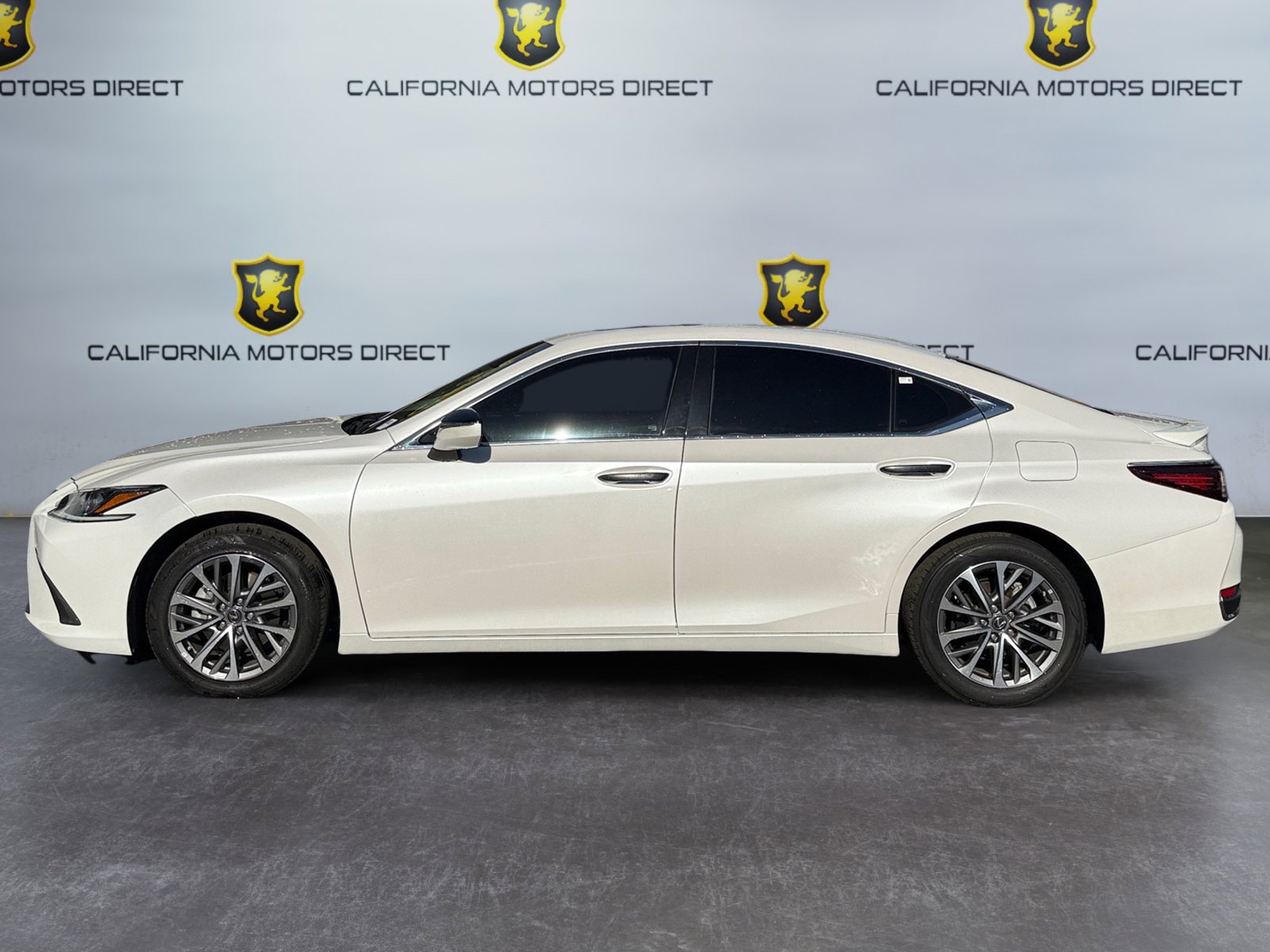 Used 2022 Lexus ES 300h w/ Accessory Package image 2