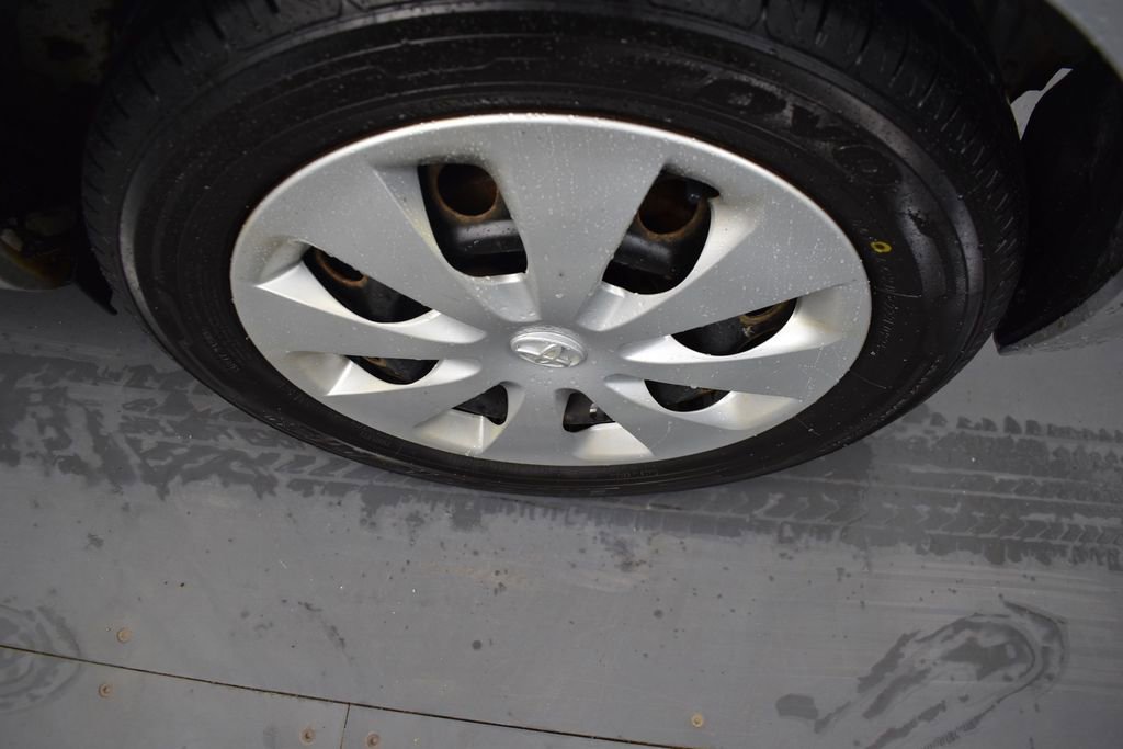 Used 2012 Toyota Prius C One FWD image 9