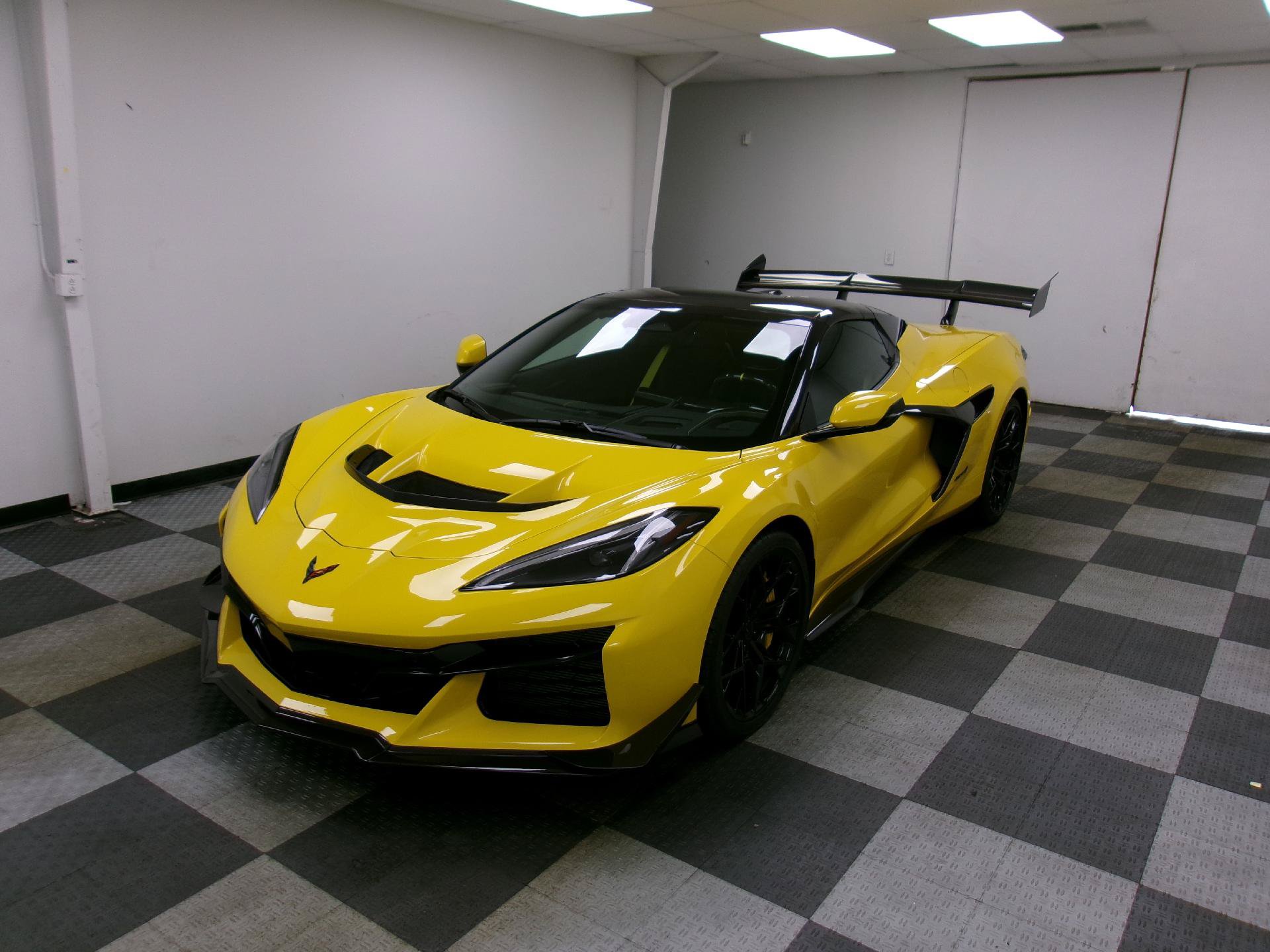 New 2026 Chevrolet Corvette ZR1 w/ ZR1 Carbon Fiber Aero Package RWD image 18