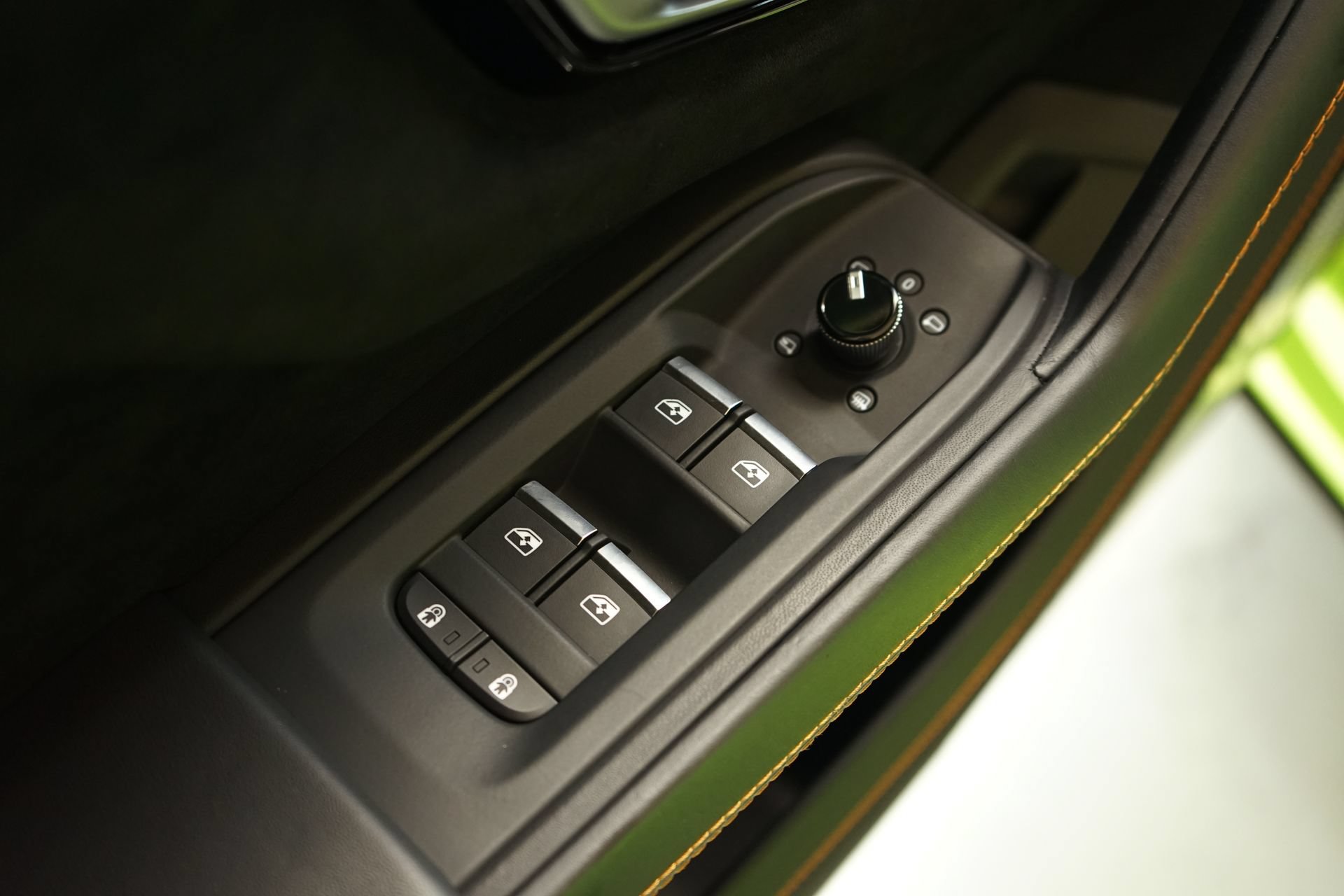Used 2024 Lamborghini Urus Performante AWD/4WD image 42
