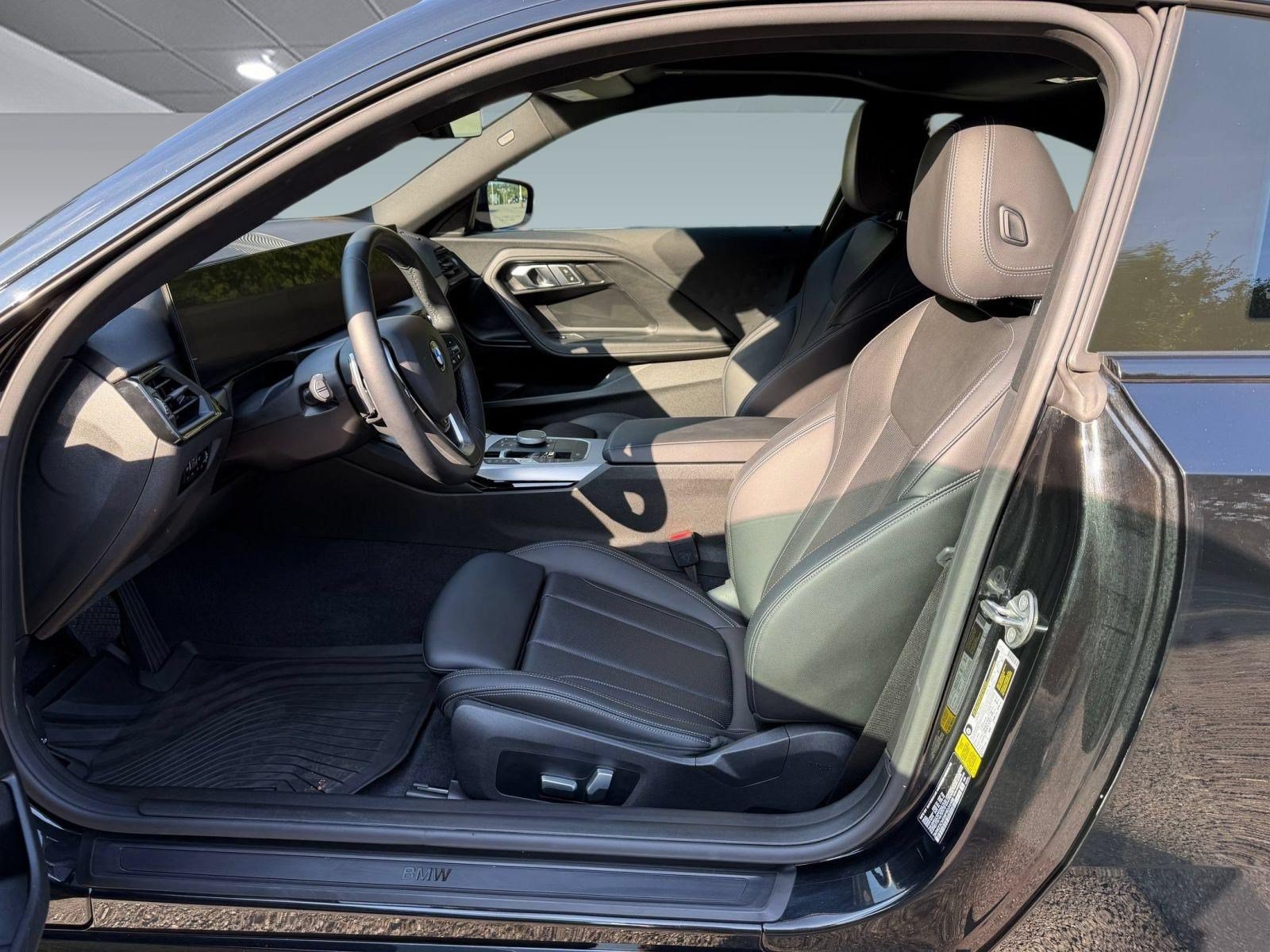 Certified 2023 BMW 230i Coupe w/ Convenience Package RWD image 5