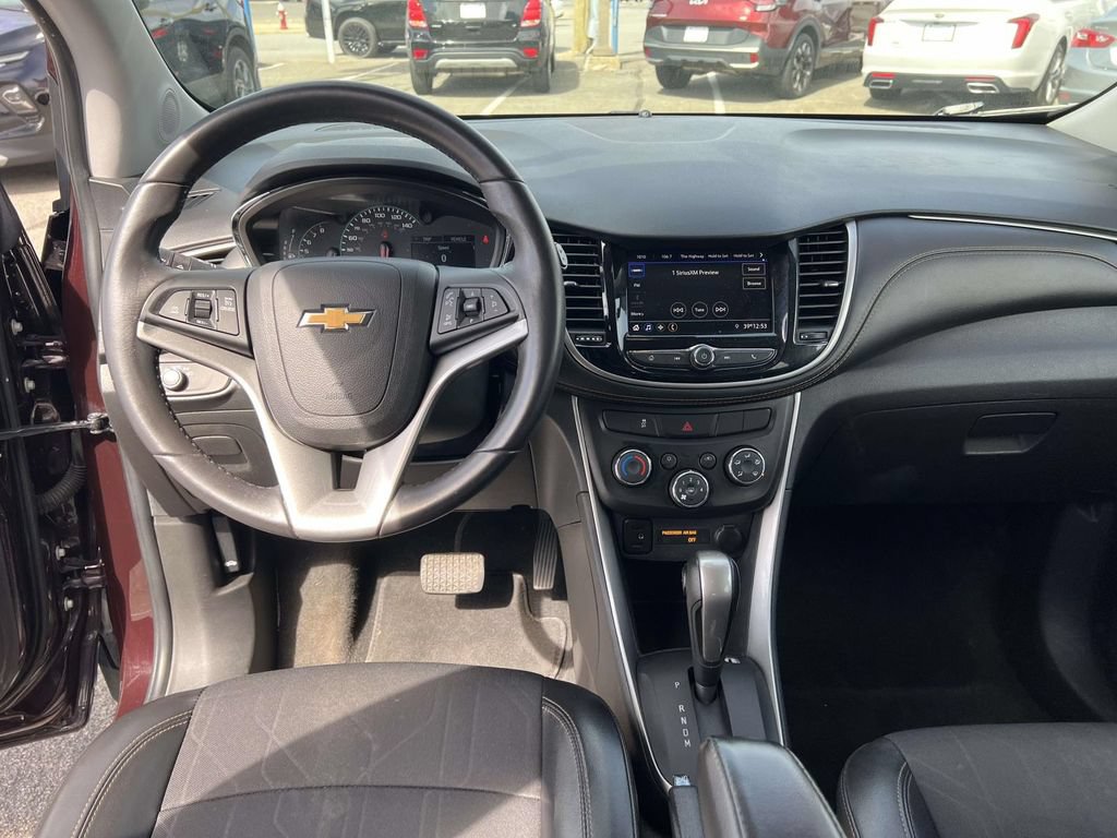 Used 2021 Chevrolet Trax LT w/ LT Convenience Package AWD/4WD image 12