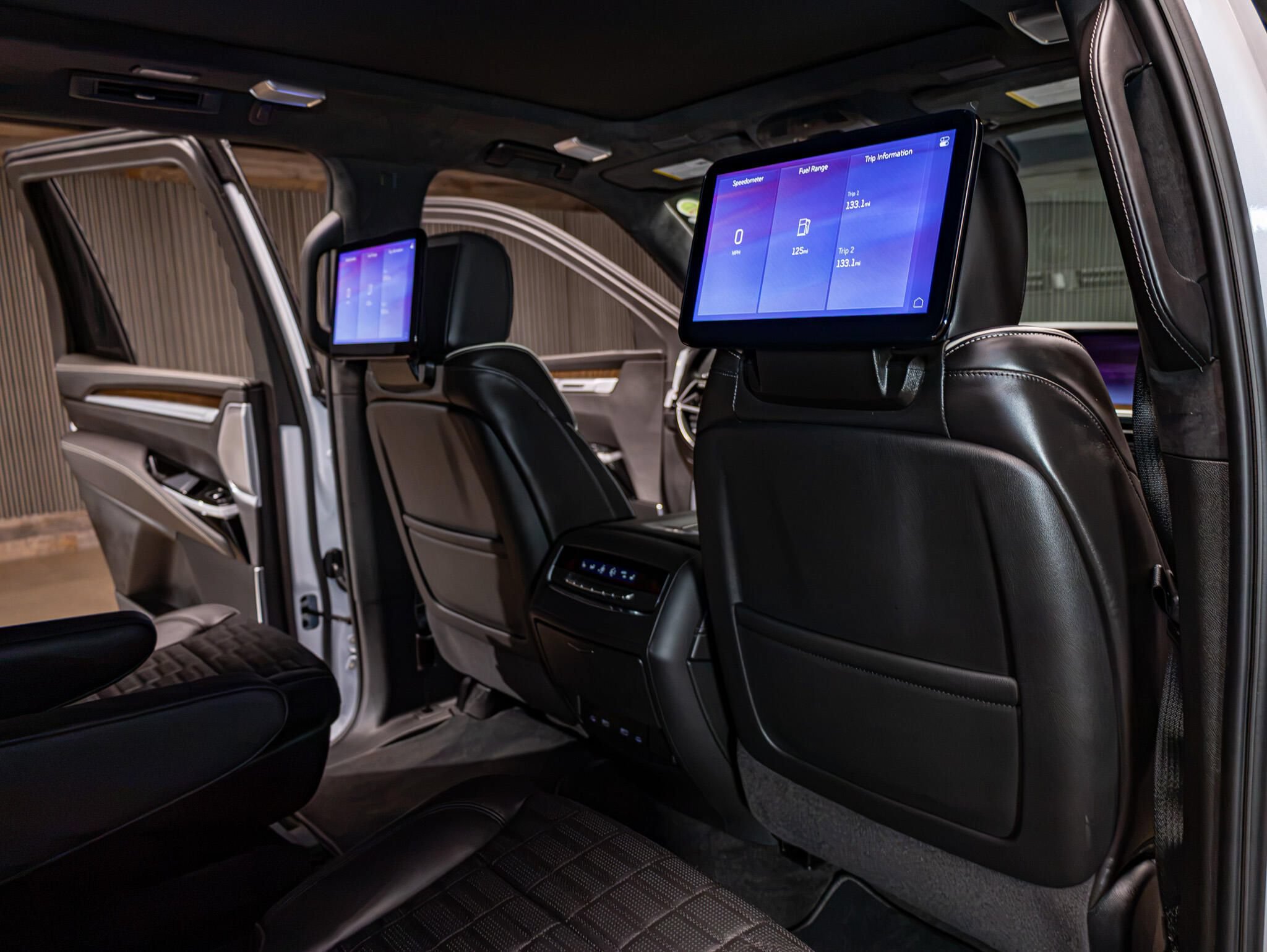 Used 2027 Cadillac Escalade Platinum Sport w/ LPO, ONYX Package AWD/4WD image 28